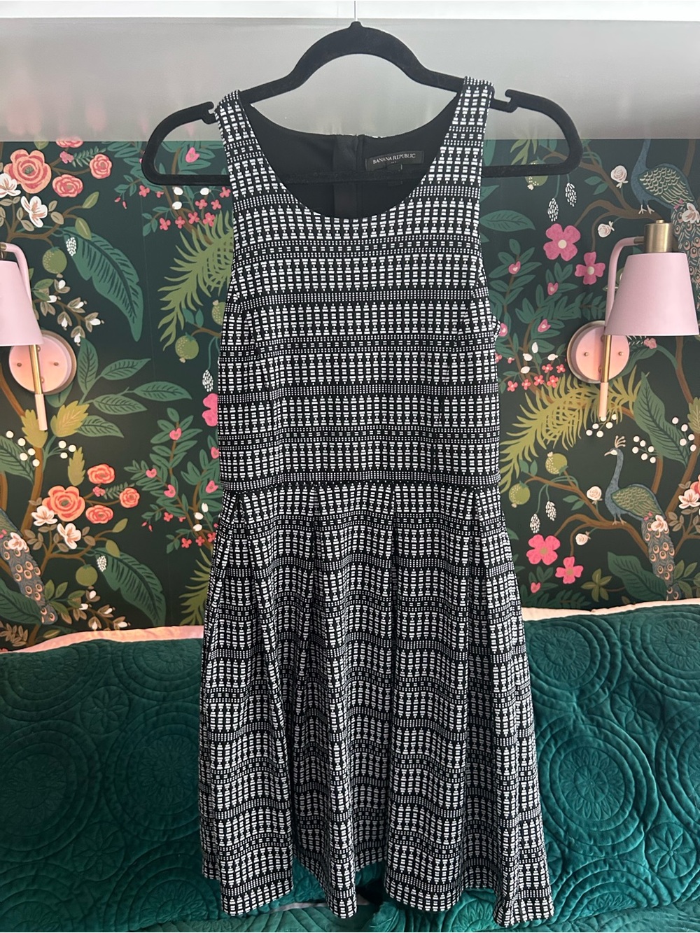 Banana Republic Black and White Geometric Sleeveless Fit & Flare Dress